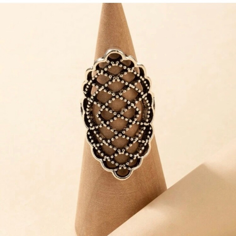 Antiqued silver hollow ring - Picture 3 of 3